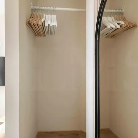 Apartment Romantic Getaway In The Center By Rems *