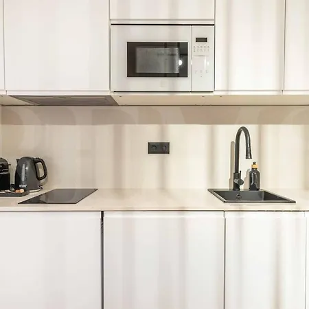 Romantic Getaway In The Center By Rems Apartment