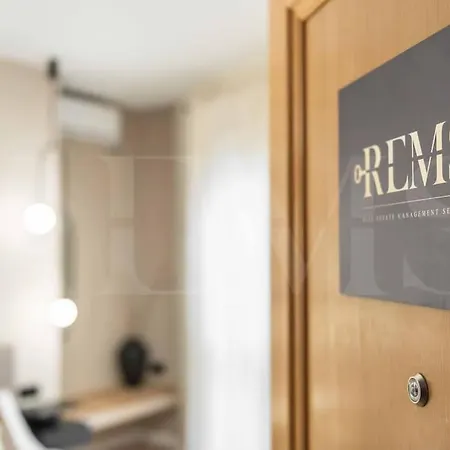 Apartment Romantic Getaway In The Center By Rems