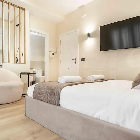 Apartment Romantic Getaway In The Center By Rems Malaga