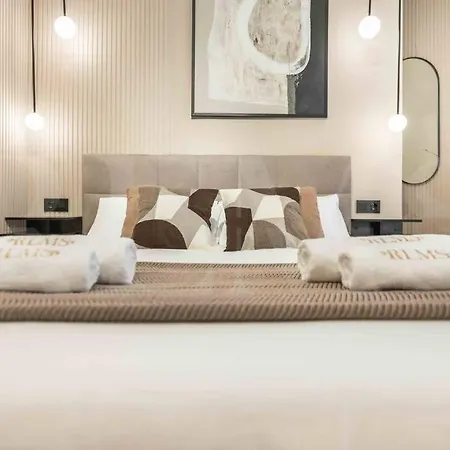 Romantic Getaway In The Center By Rems Apartment