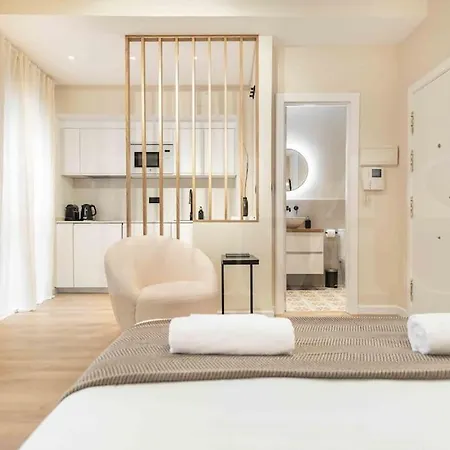 Apartment Romantic Getaway In The Center By Rems Malaga